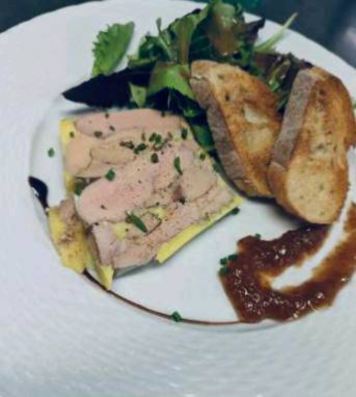 Terrine de foie gras de canard maison, confitures artisanales